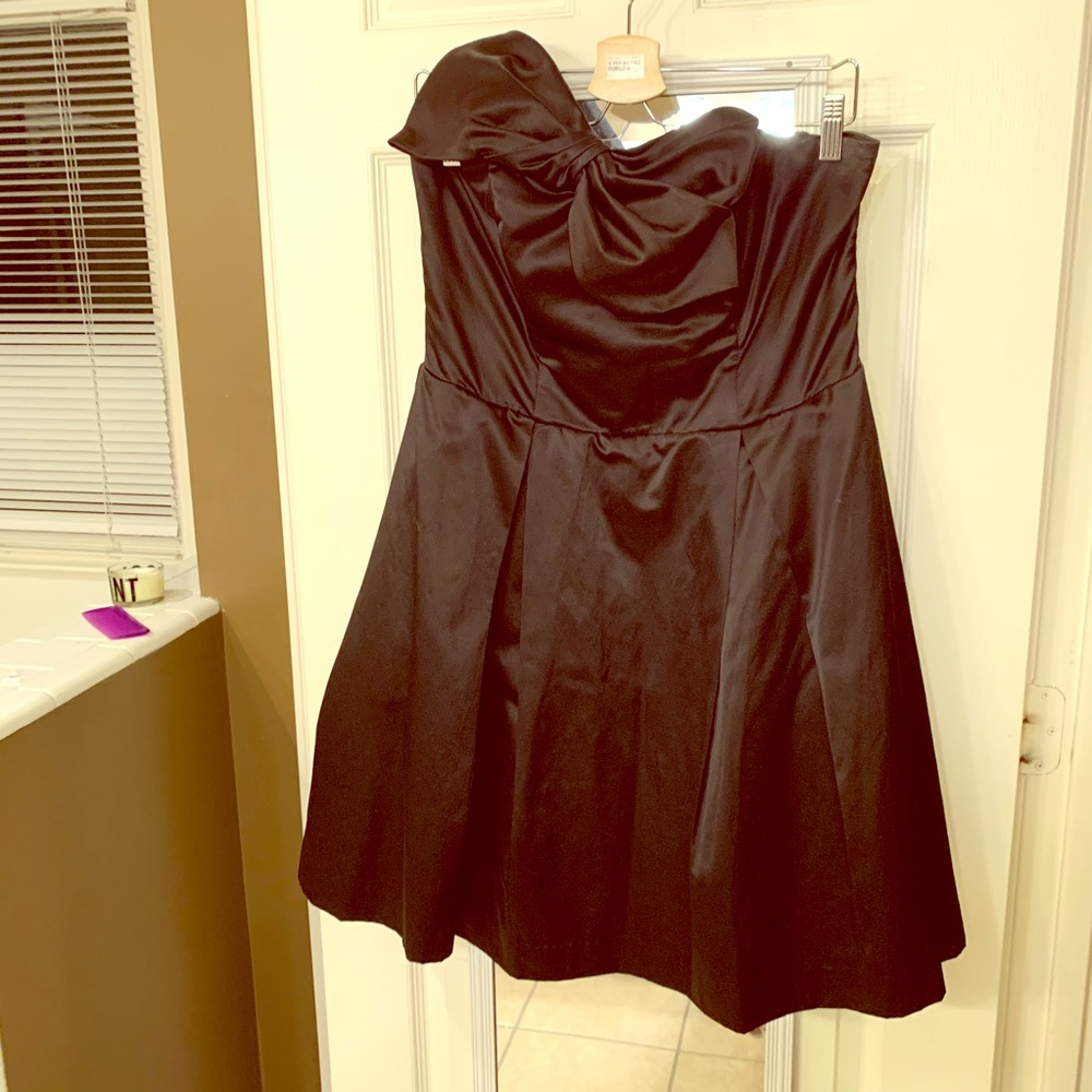 Cute strapless mini dress - big bow detail